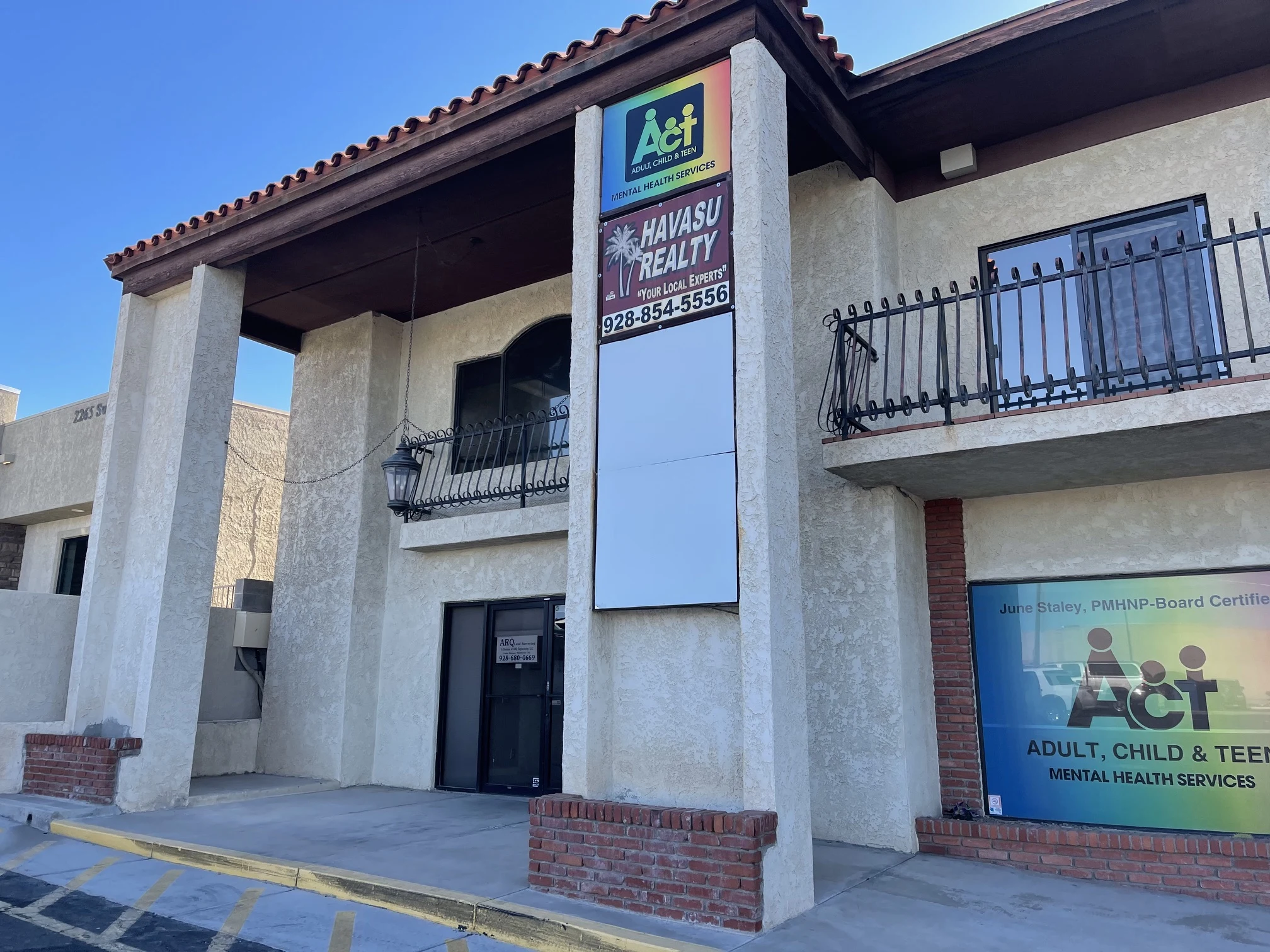 30 Acoma Blvd S Building Exterior